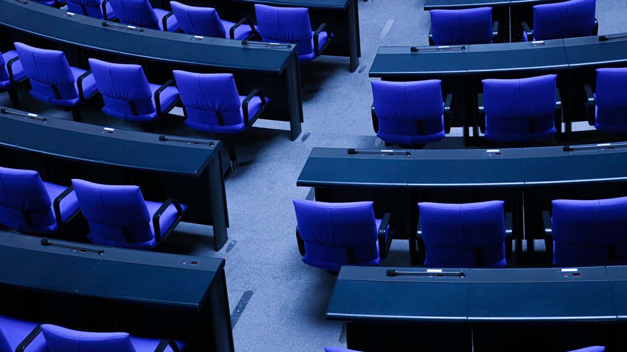 MedienInvestVG: Bundestag berät Investitionspflicht